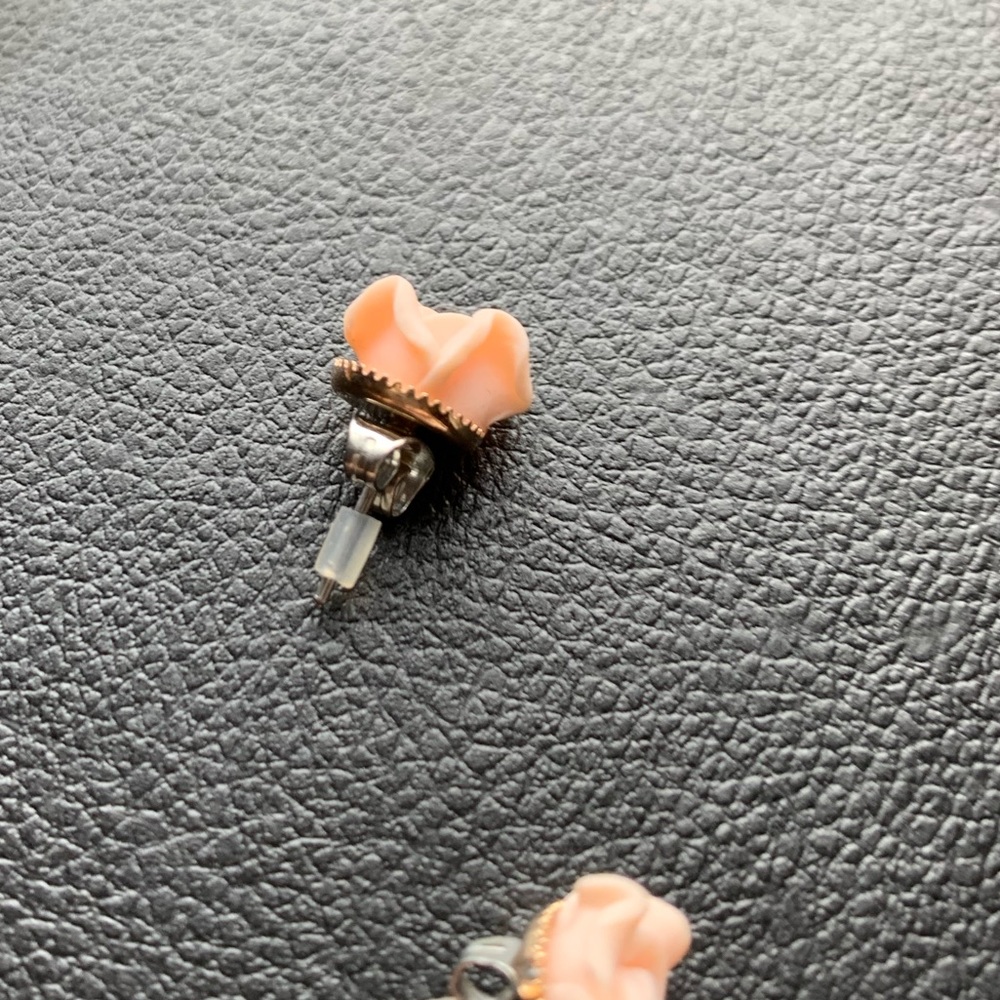 light pink rose stud earrings in silver. - Picture 4 of 4